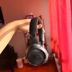 JBL Tune 510BT  wireless on-ear headphones.